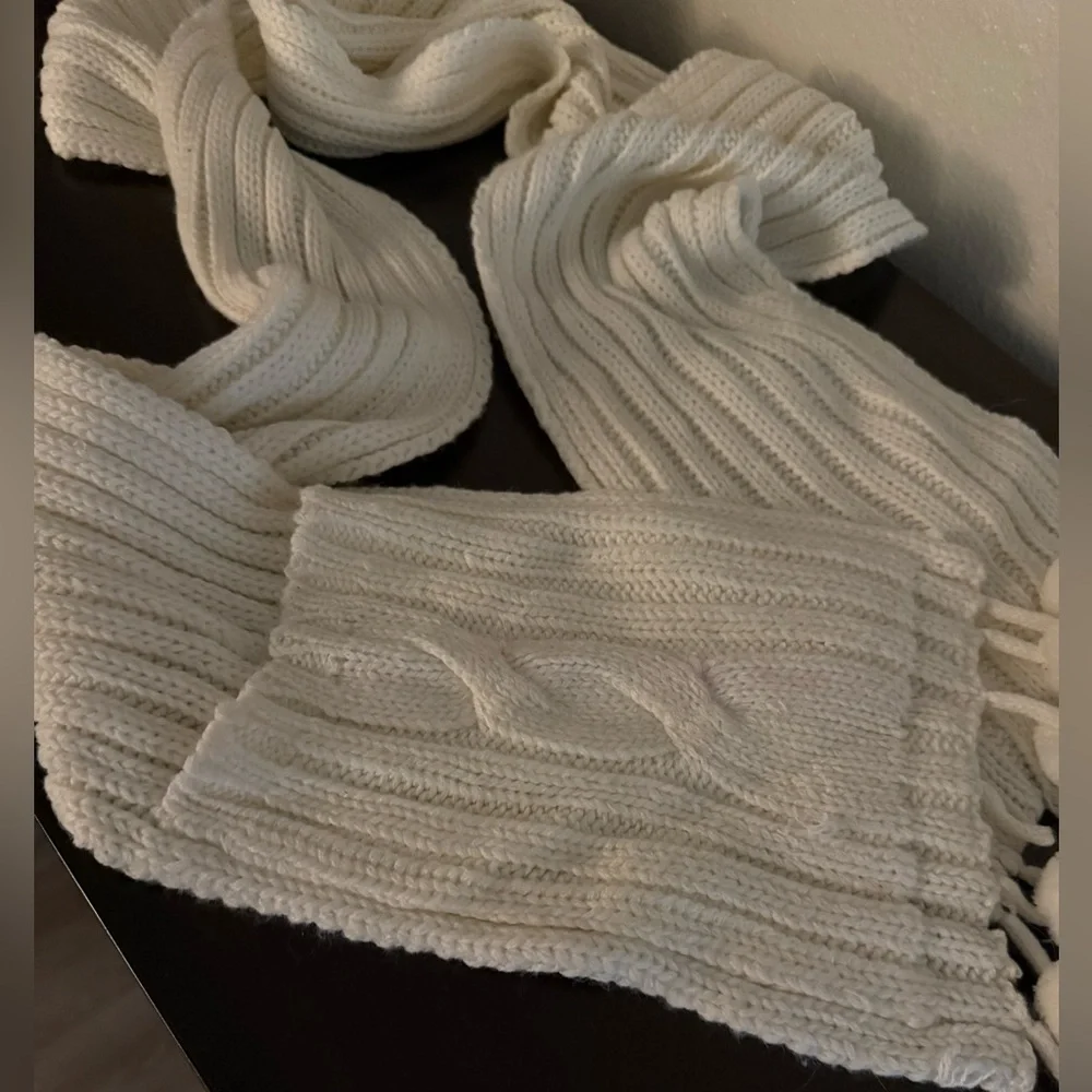 Bath & Body Works Cream Knit Pom Scarf Long Pocket Wrap 92